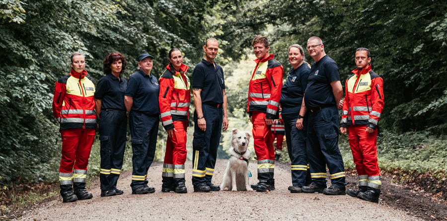 Ein Teamfoto der Rettungshundestaffel Goslar.